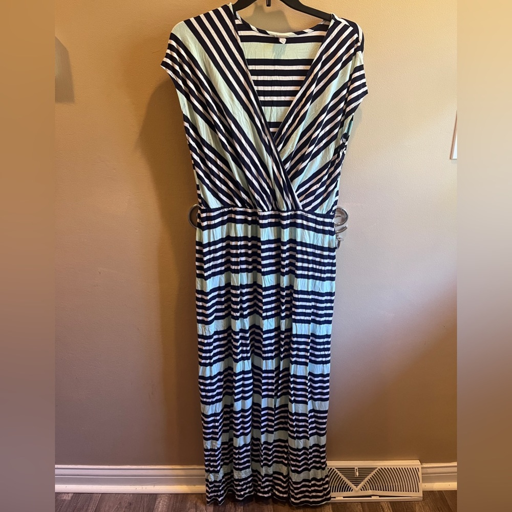 Merona XXL striped maxi dress. Flattering cross top and diagonal stripe.